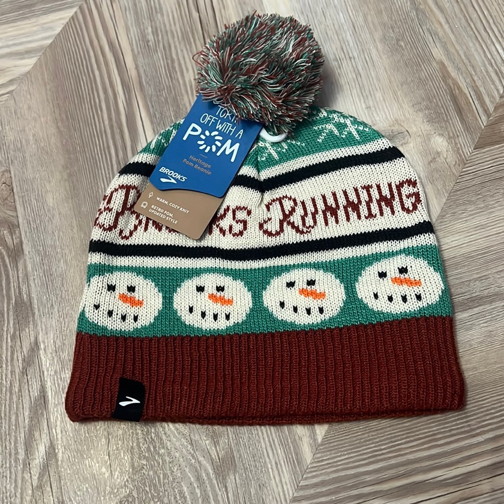 NWT Brooks Running Pom Pom Beanie Snowmen Christmas one size fits all